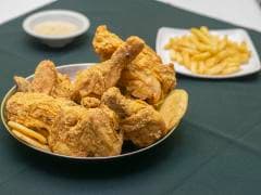Pollo Broaster + 2 acompañamientos