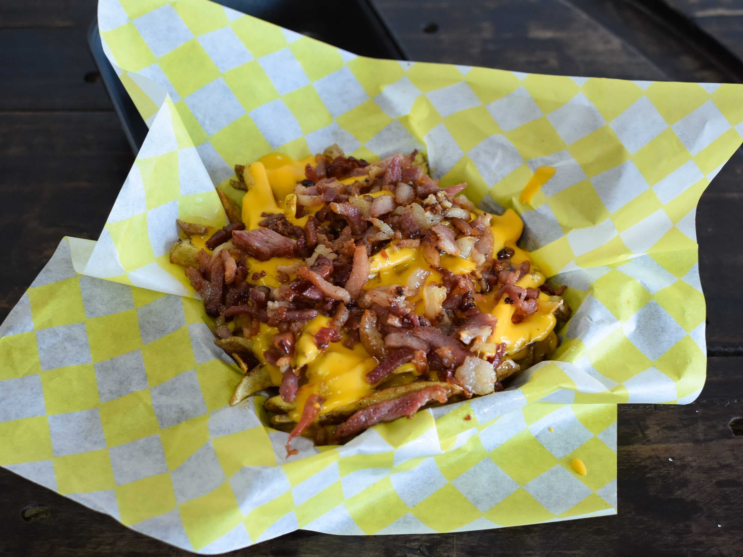 Papas queso y tocino