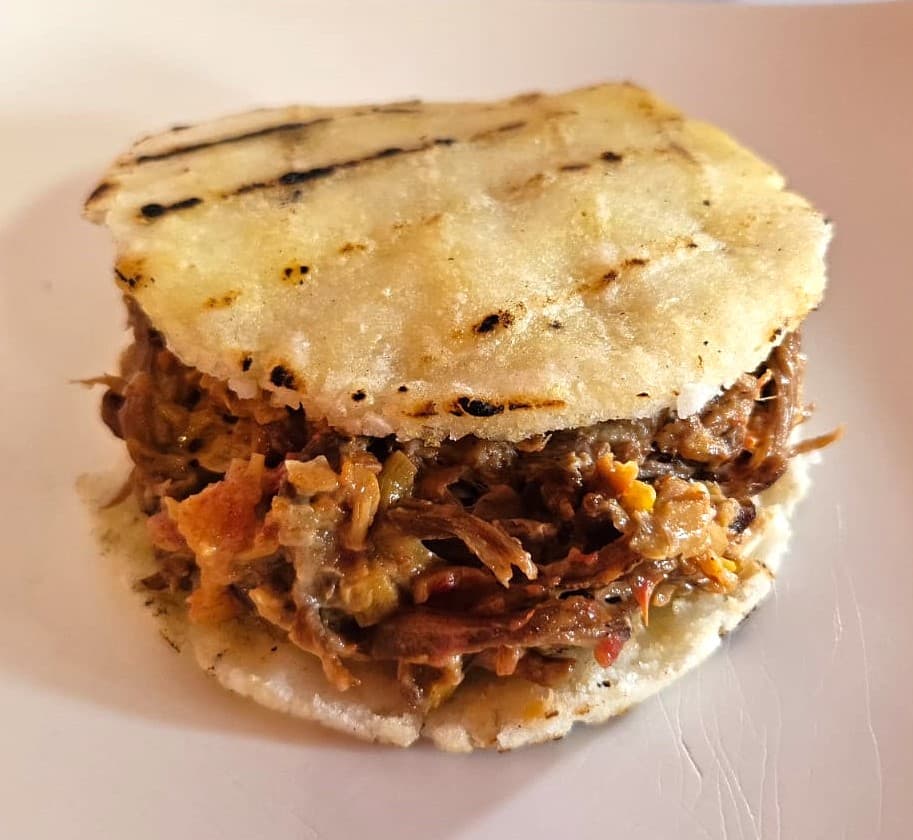 Arepa Rellena de Carne