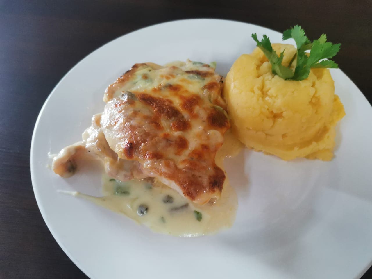 Cordon Bleu, Pollo, Puré y Ensalada