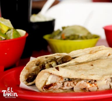 Quesadilla De Tinga