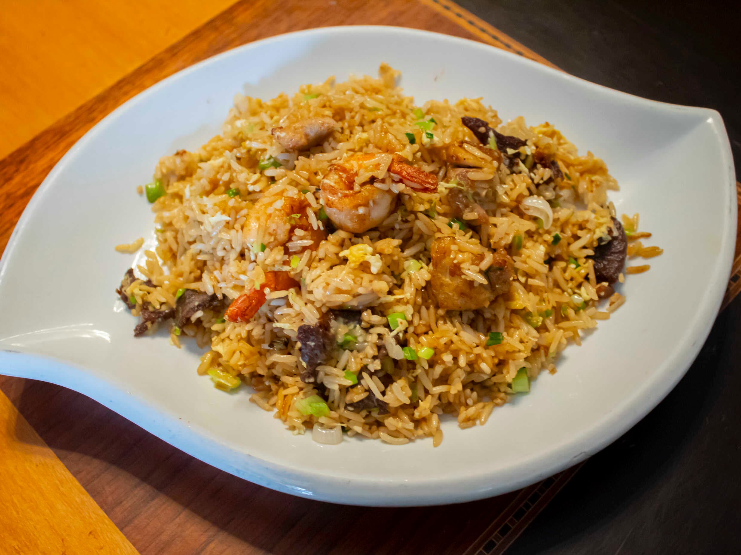 Chaufa Especial + Wantan/Sopa + Gaseosa