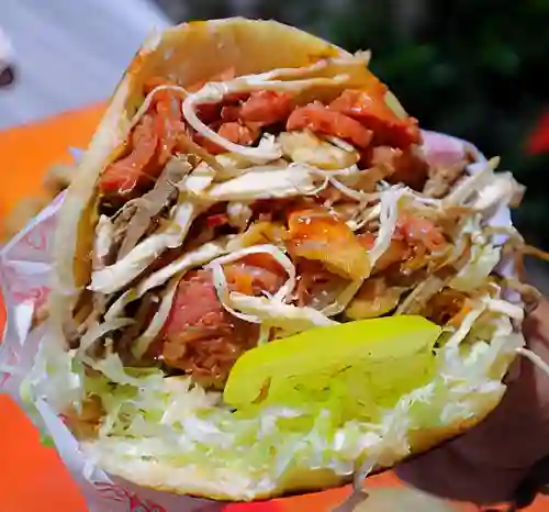 Combo Arepa Callejera + Bebida
