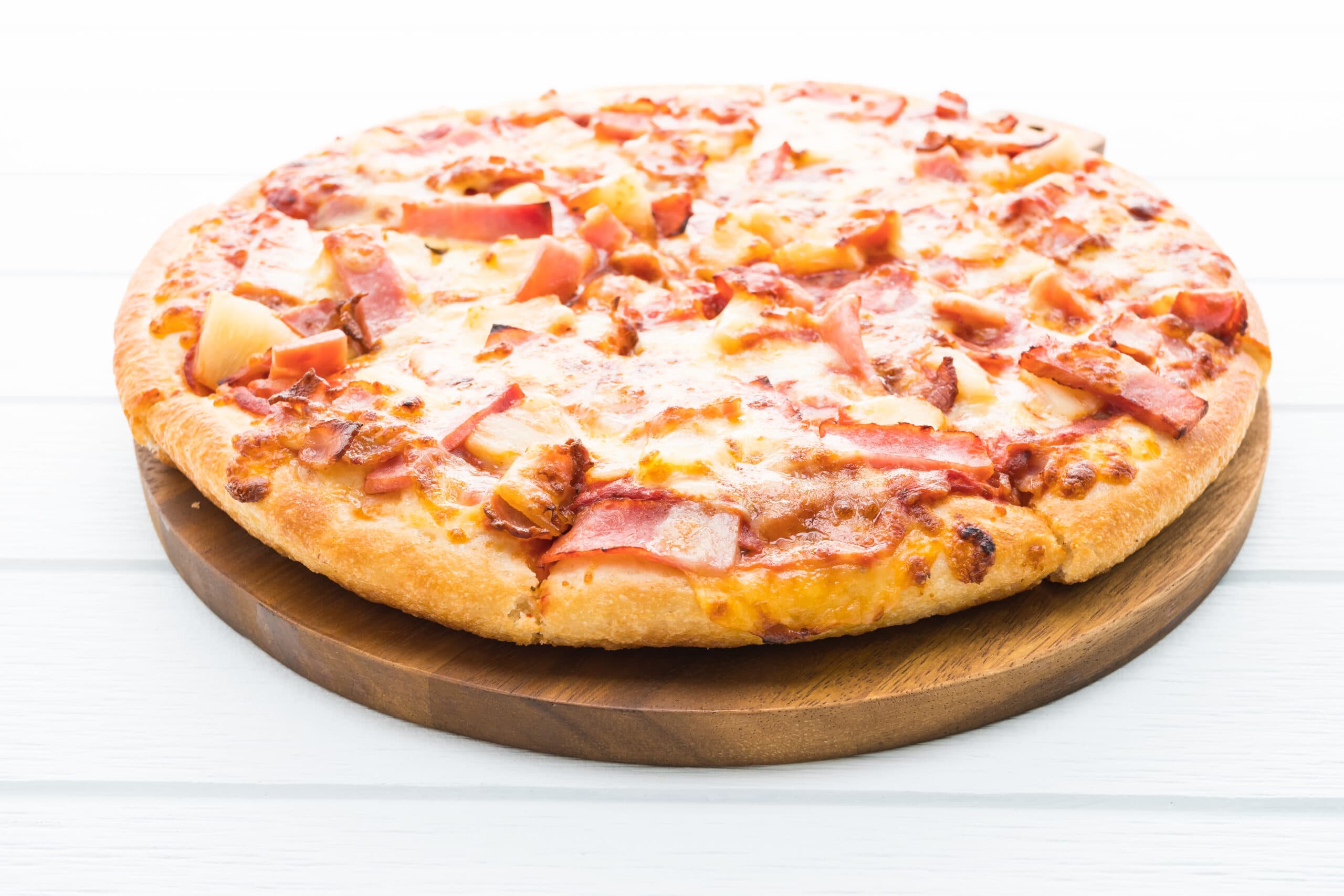 Pizza de 3 Ingredientes + Refresco + Pan con Ajo.