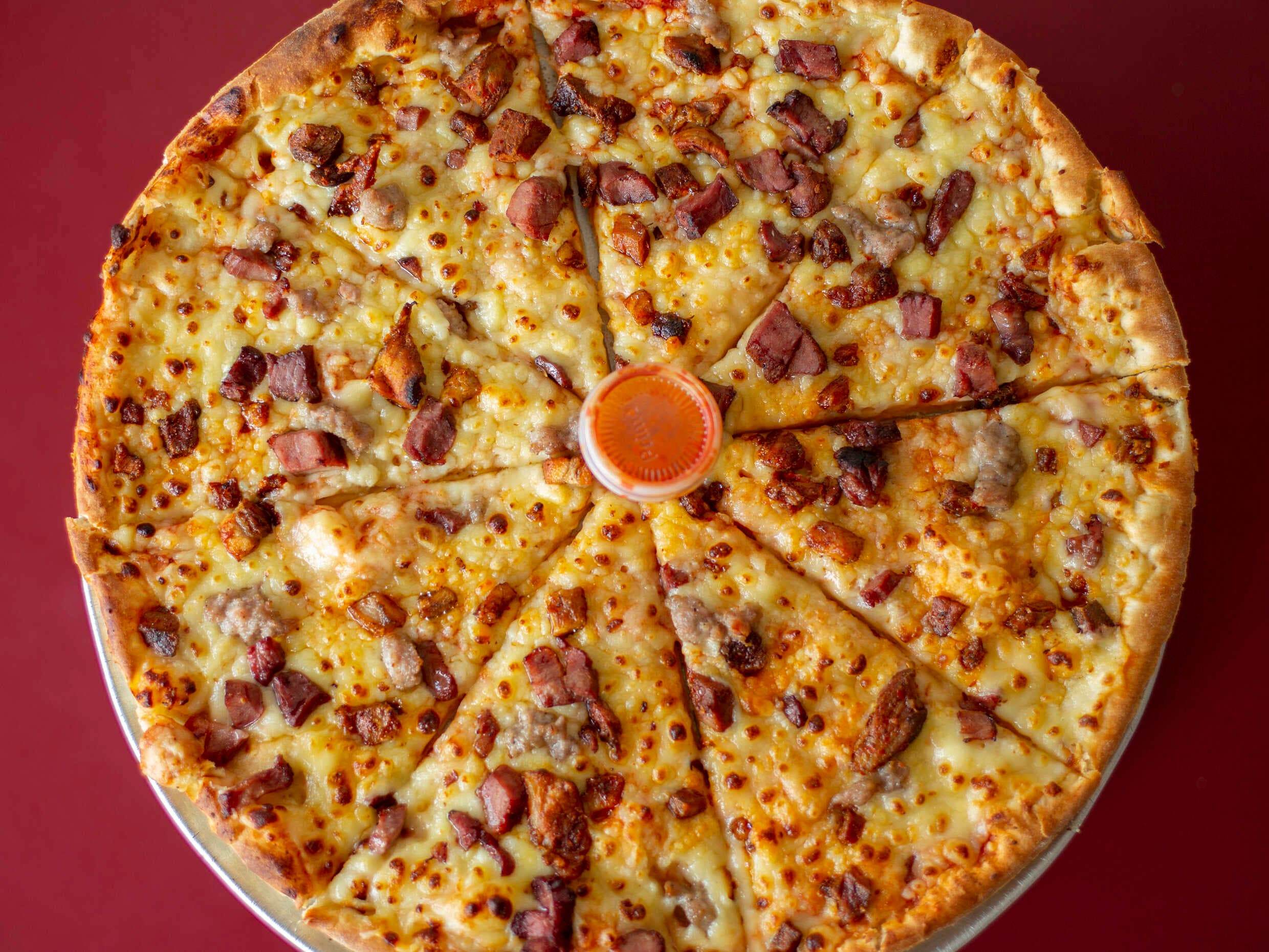 Pizza Especialidad de 3 Carnes Grande