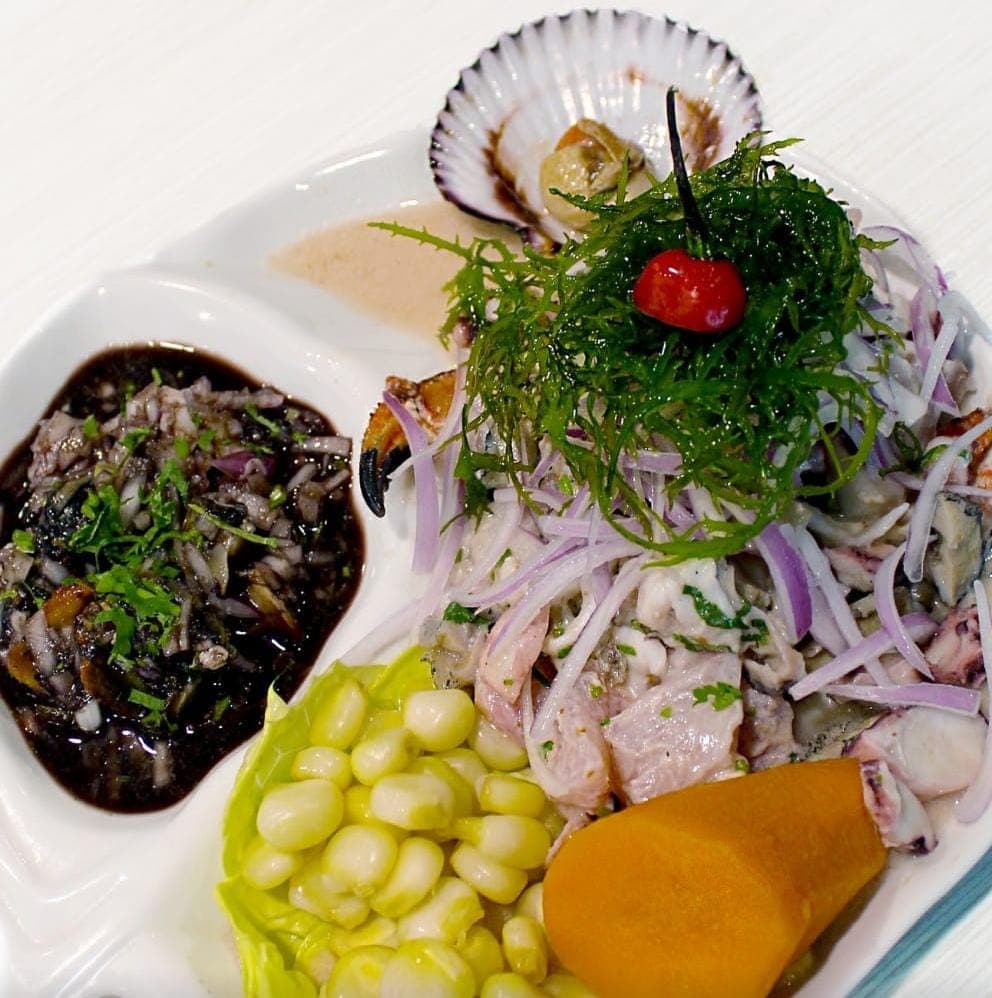 Ceviche de Pescado con Conchas Negras
