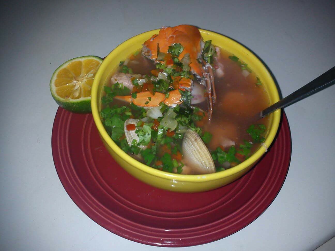 Sopa de Mariscos Mediana