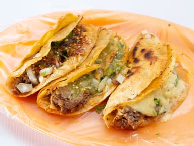 Taco Dorado de Barbacoa