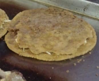 Gordita Quesillo y Chicharrón