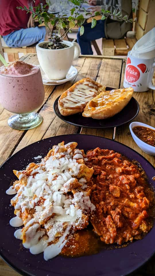 Chilaquiles con Guiso