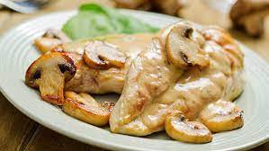 Pechuga de Pollo a la Parrilla con Salsa Blanca