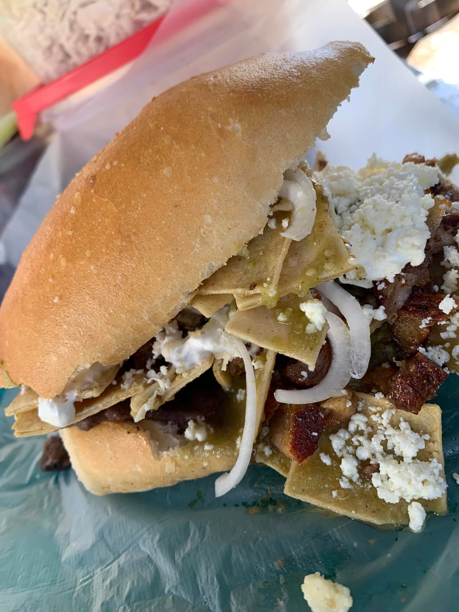 Torta de Chilaquiles con Chuleta