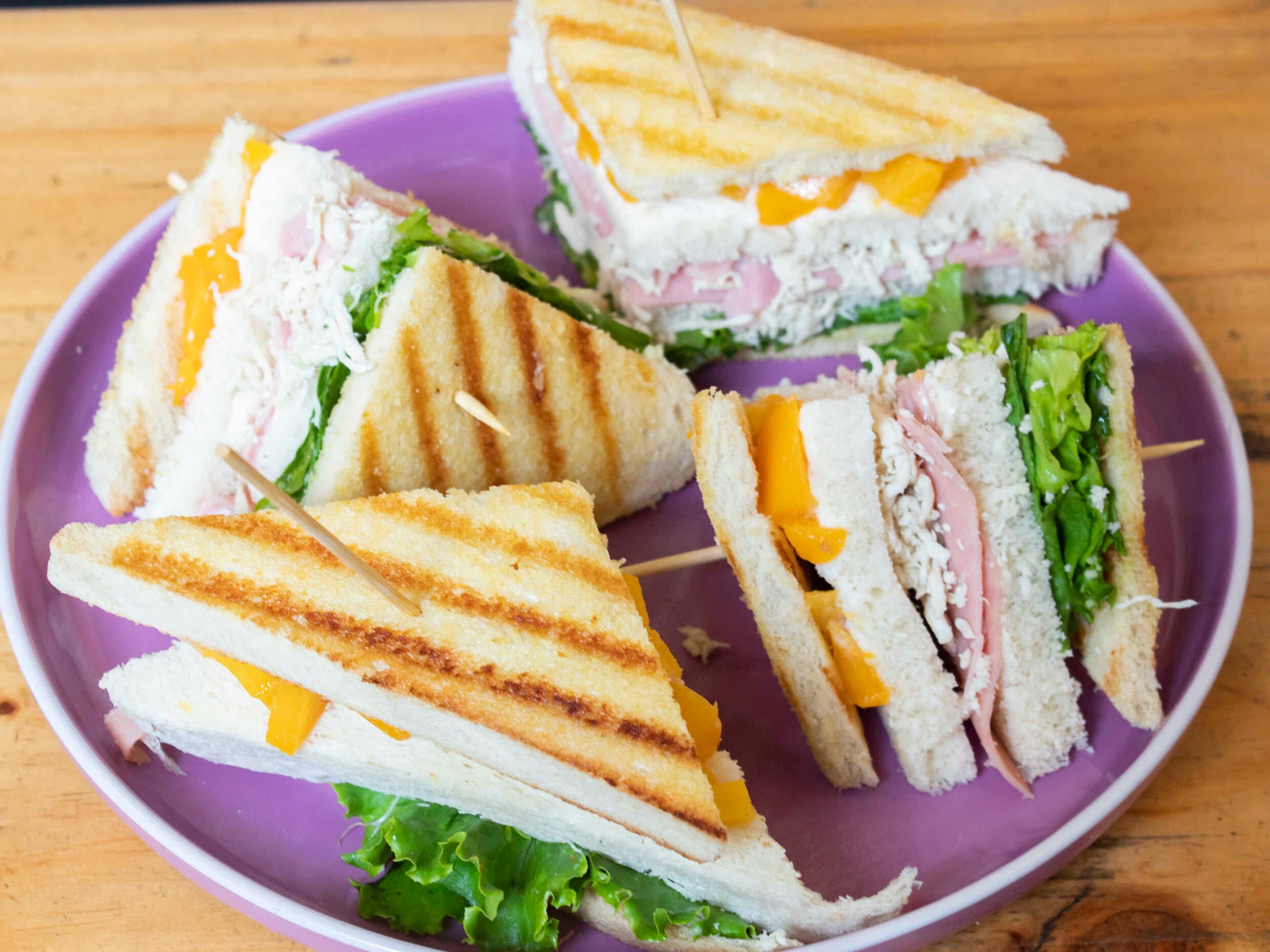 Sándwich Club Hawaiano