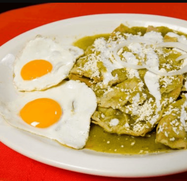 Chilaquiles con 2 Huevos al Gusto