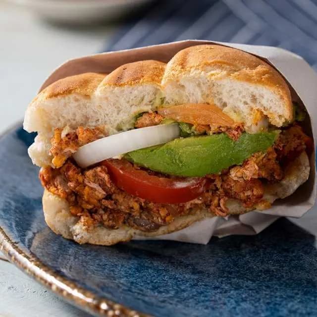 Torta de Milanesa de Cerdo con Pierna y Quesillo