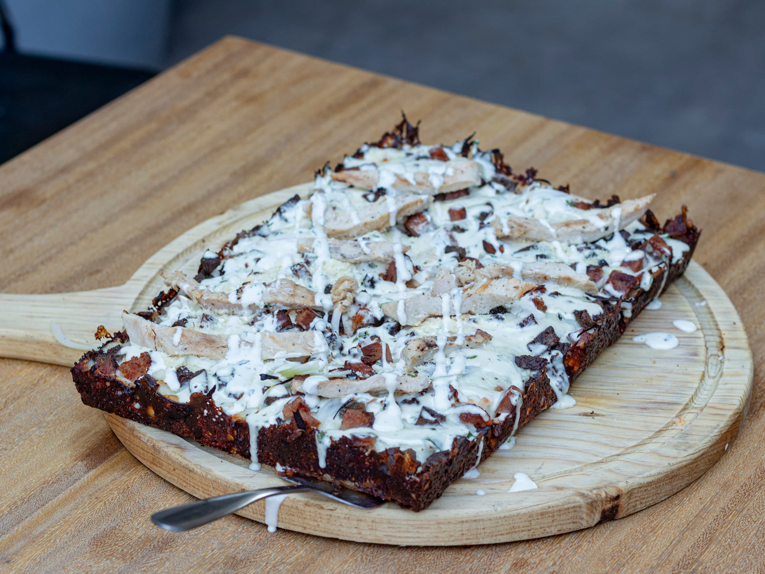 Estilo Detroit  Pizza Chicken Bacon Ranch