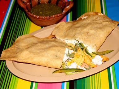 Molote de Requesón