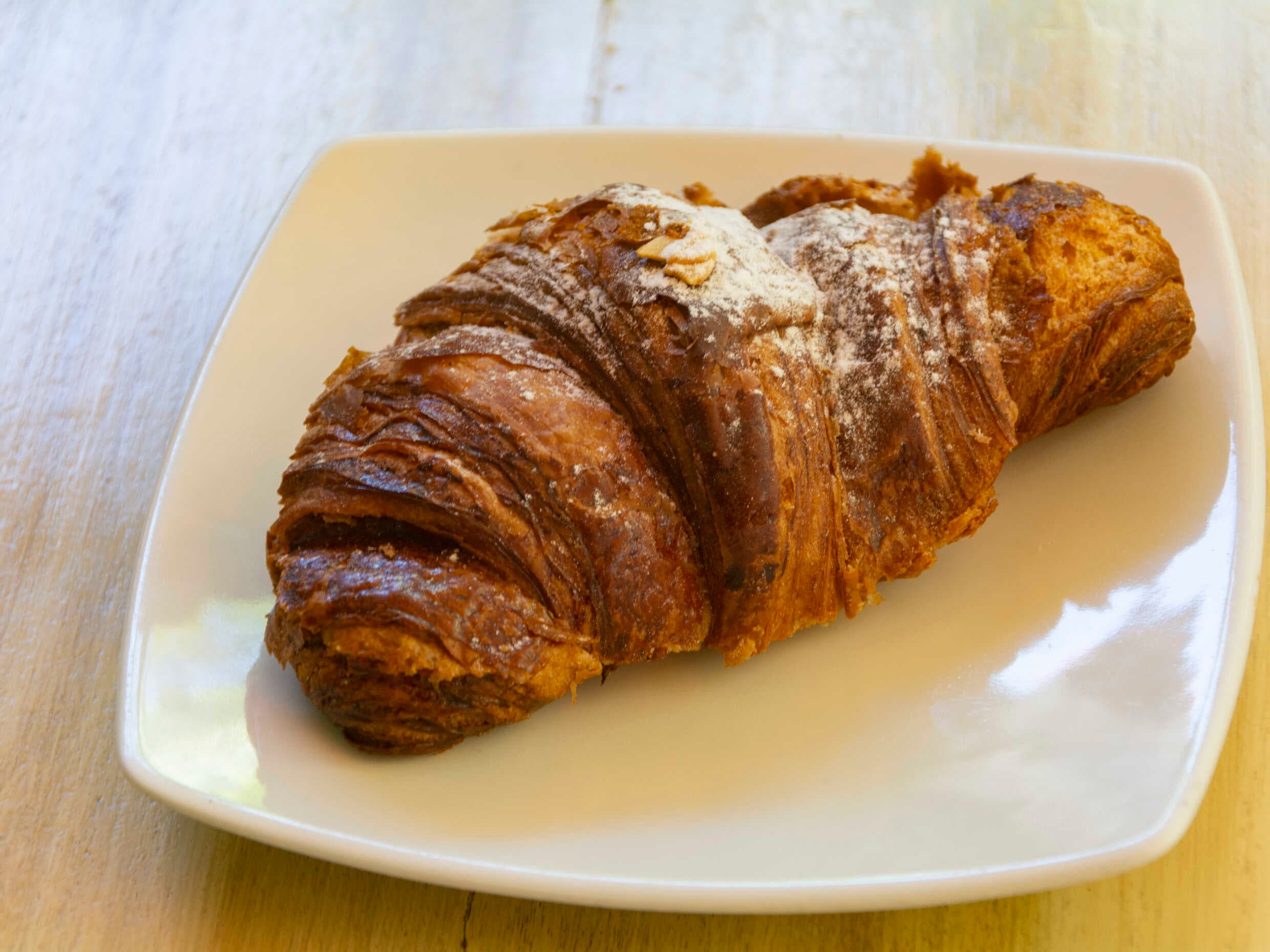 Croissant Relleno de Crema de Almendras