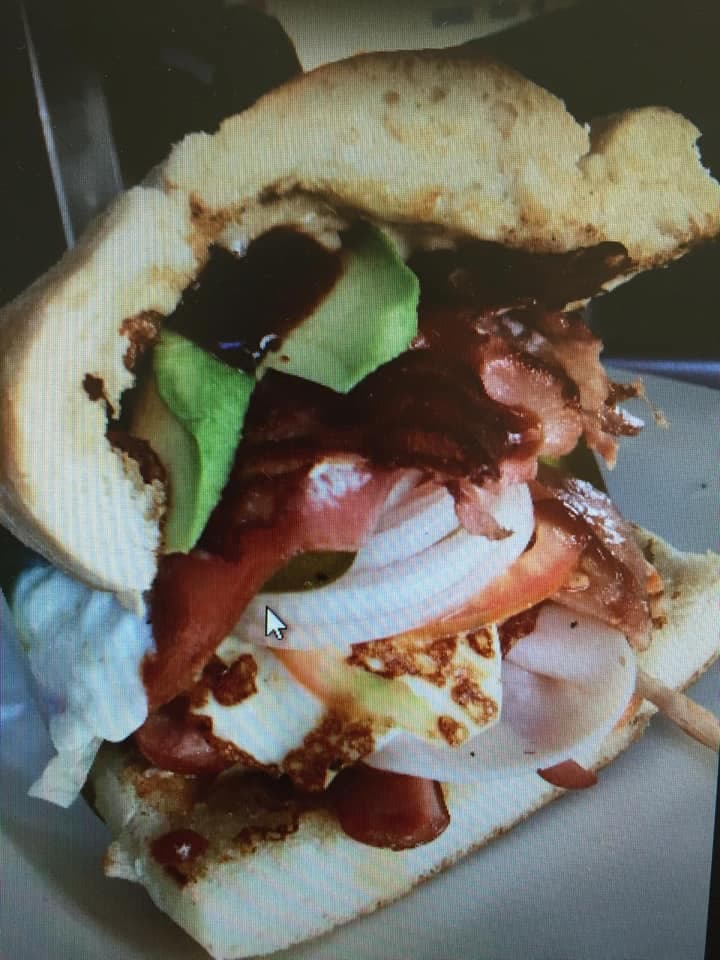 Combo Torta Pierna con Queso + Agua Fresca