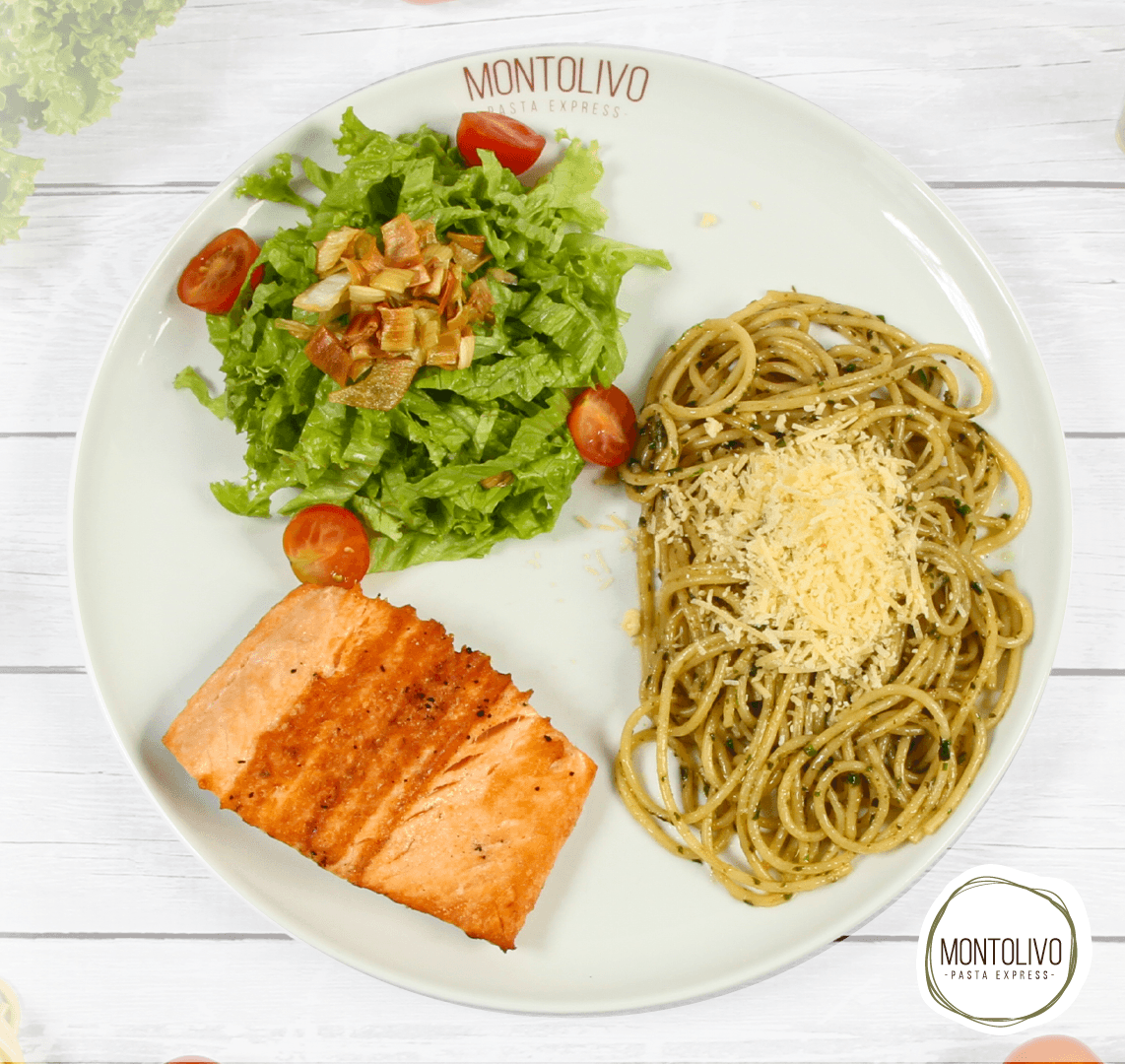Arma tu plato con Salmón + Pesto Verde + Ensalada