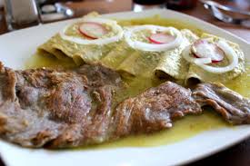 Enchiladas Verdes Grandes Con Bistec Y Longaniza