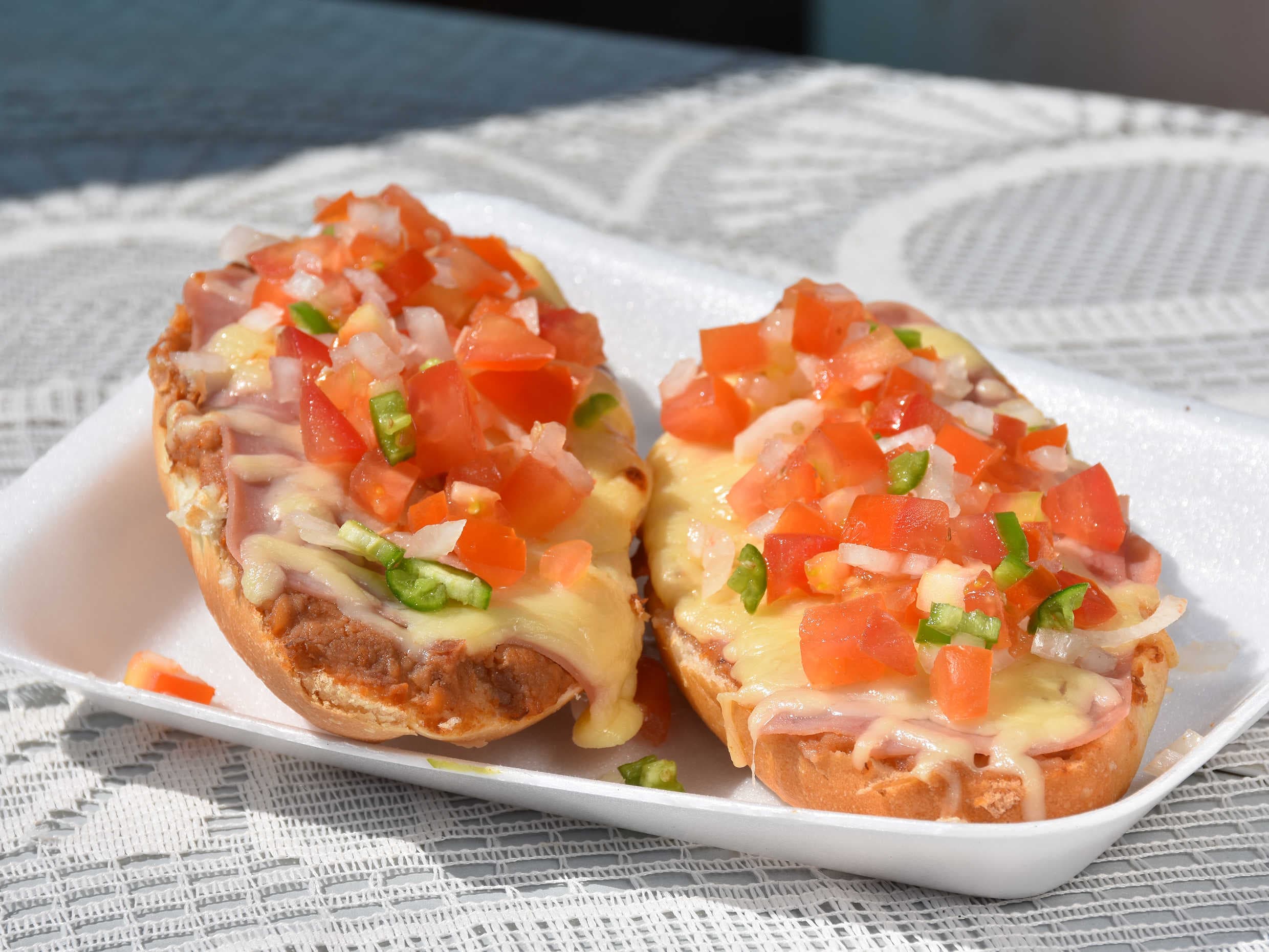 Molletes + Jugo