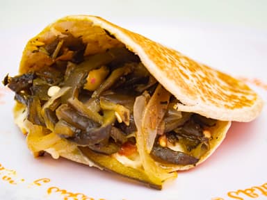 Gordita de Rajas con Queso