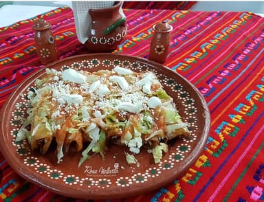 Enchiladas Rojas o Verde 3 Piezas