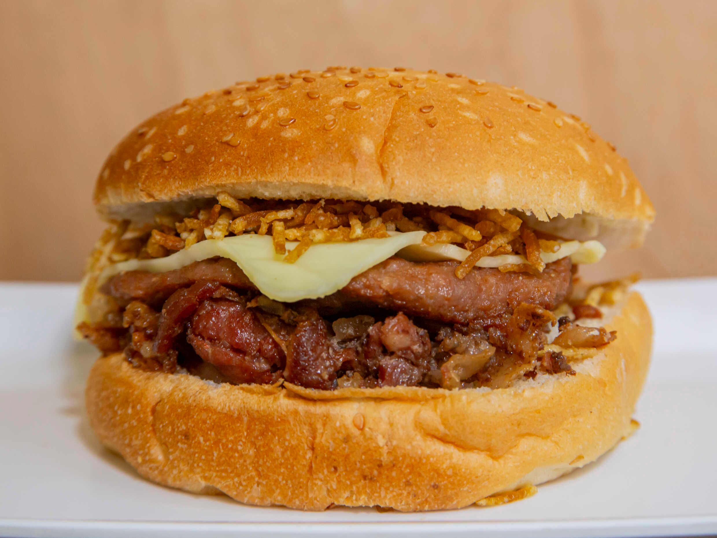 Hamburguesa con Queso o Tocineta