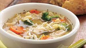 Sopa con Pollo, Verduras y Olores con Tallarín