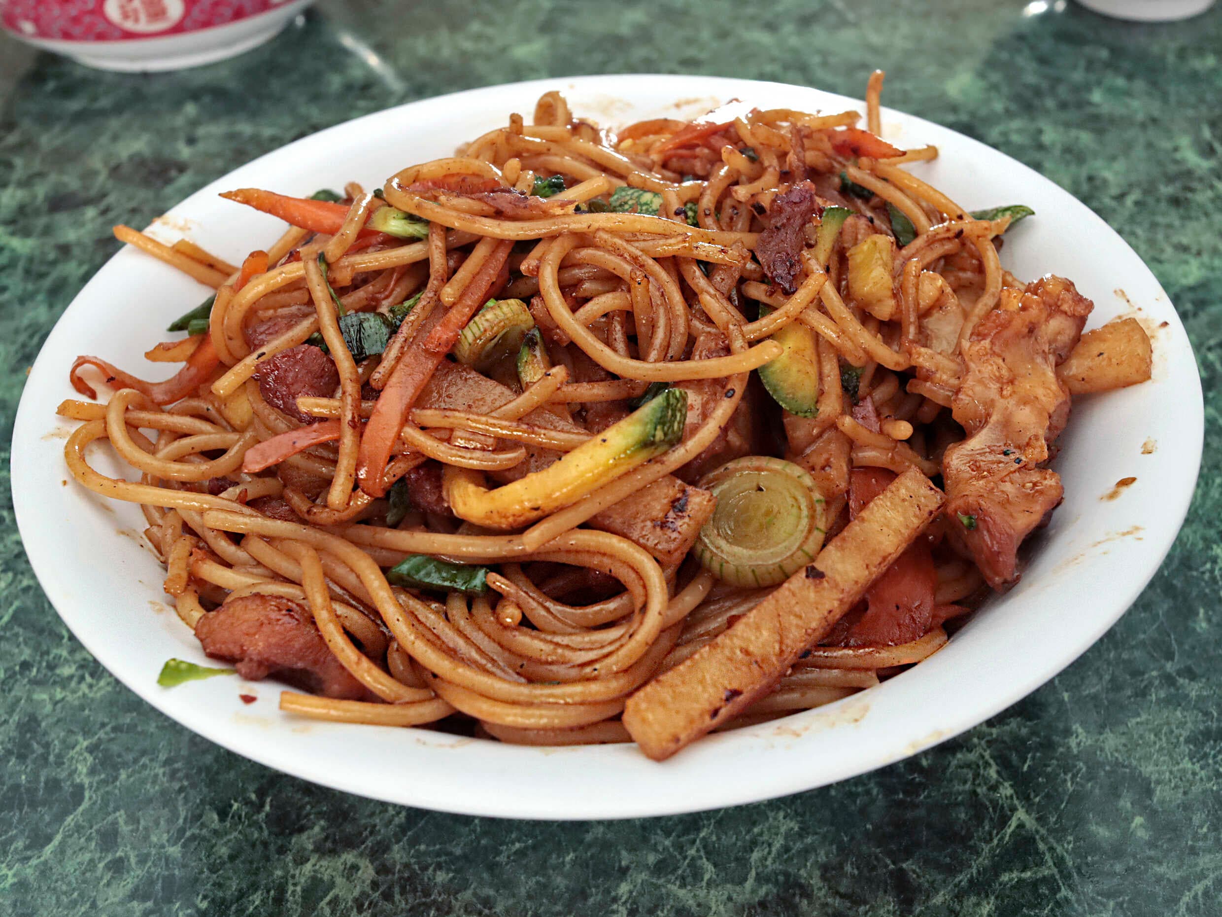 Chow Mein con Pollo