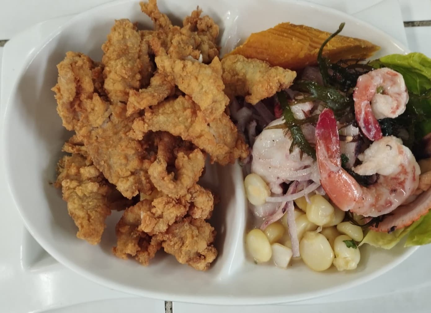Ceviche de Pescado con Chicharrón de Pescado