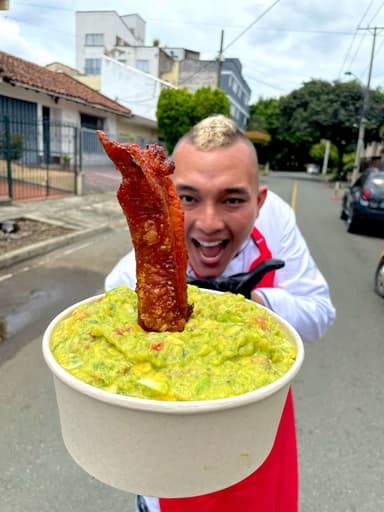 BOWL DE GUACAMOLE  CON CHICHARRÓN 🥑(2 Pers)