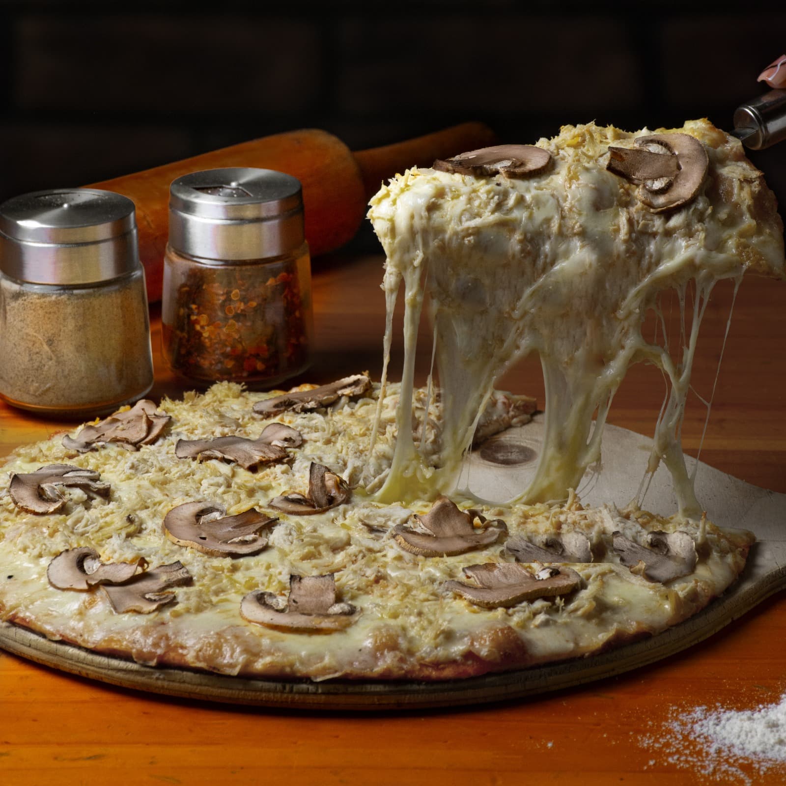 Pizza Tradicional Pollo y Champiñones Personal