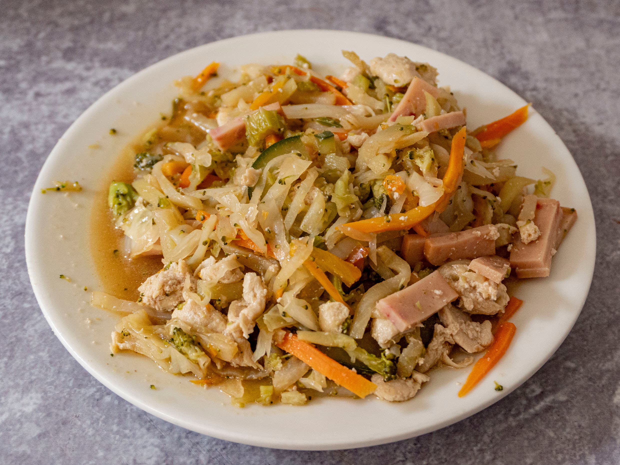 Chop Suey Especial Con pollo, cerdo, jamón