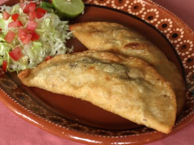 Combo - 3 Quesadillas Fritas + Coca Cola 600 Ml