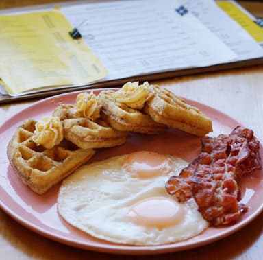 Waffles con Huevo