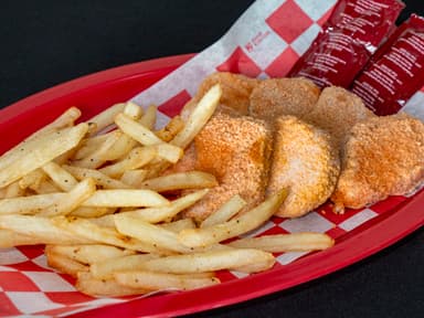 7 Nuggets de Pollo Acompañados de 125 Gr de Papas