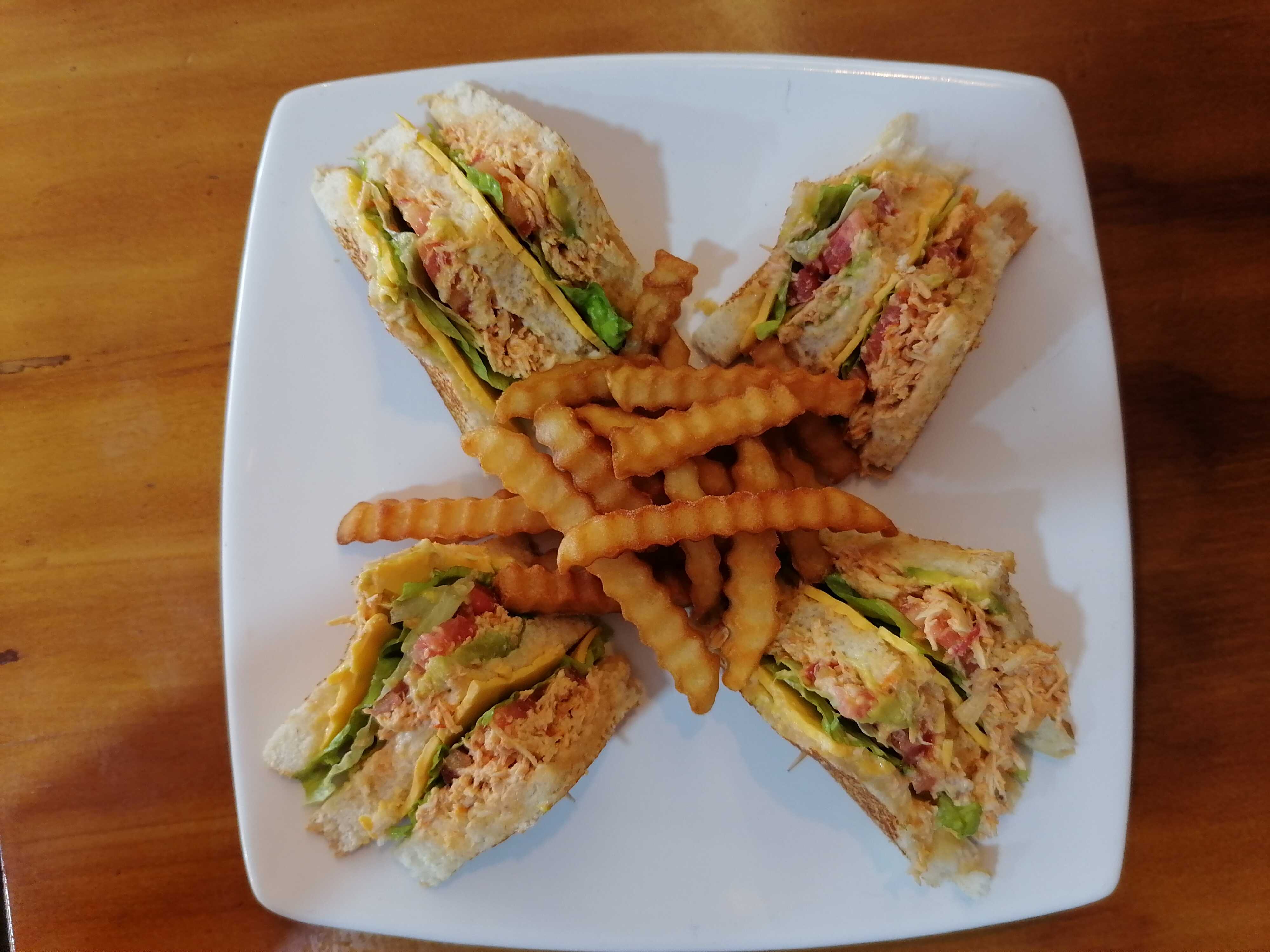 Club Sándwich con Papas