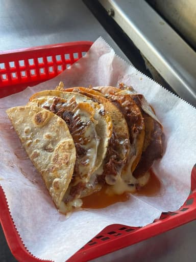 Quesabirria de maíz (1 pieza)