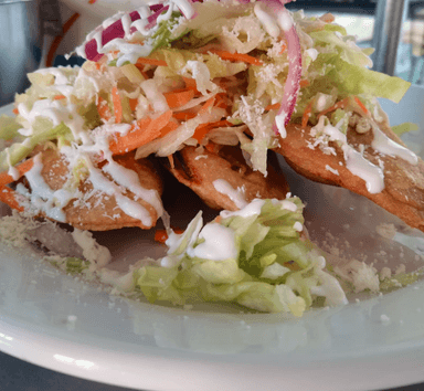 Orden de 3 Empanadas de Camarón o Marlín