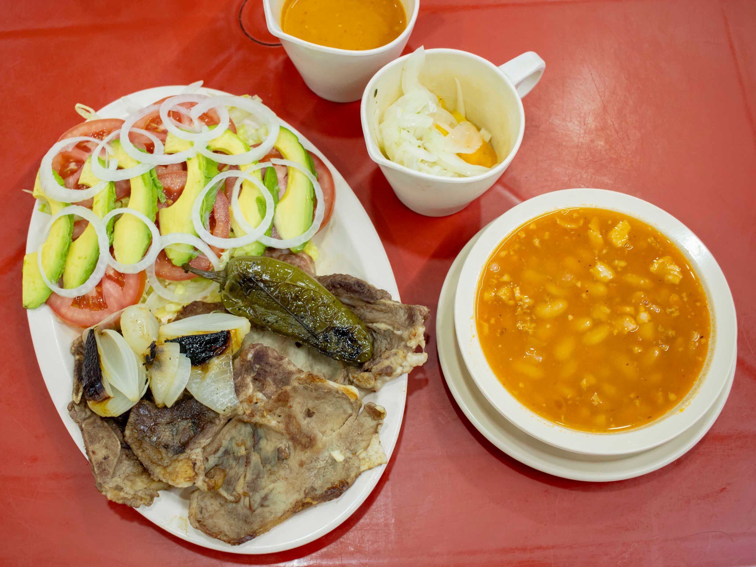 Costilla con Ensalada
