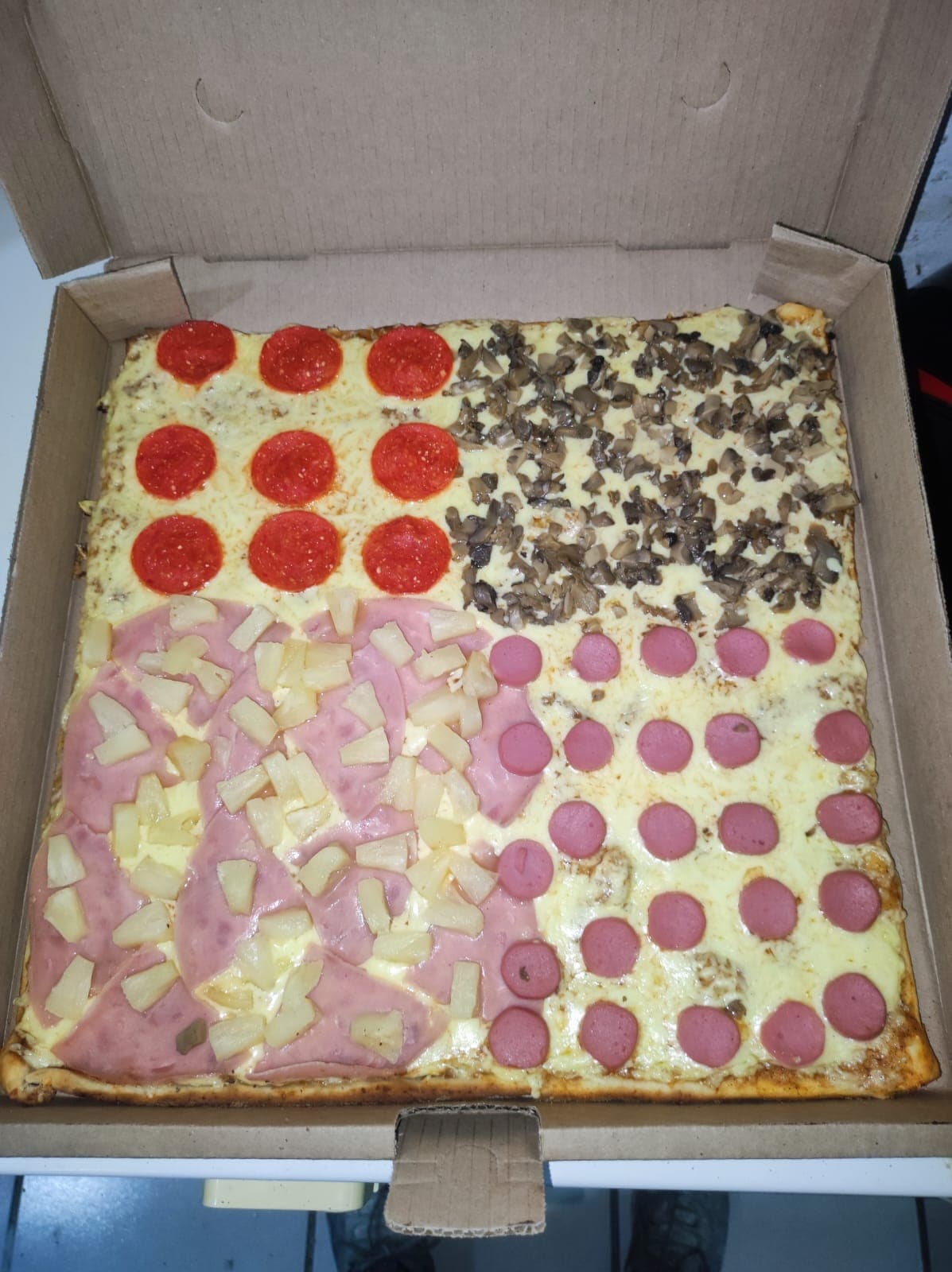 Pizza 4 Estaciones Grande