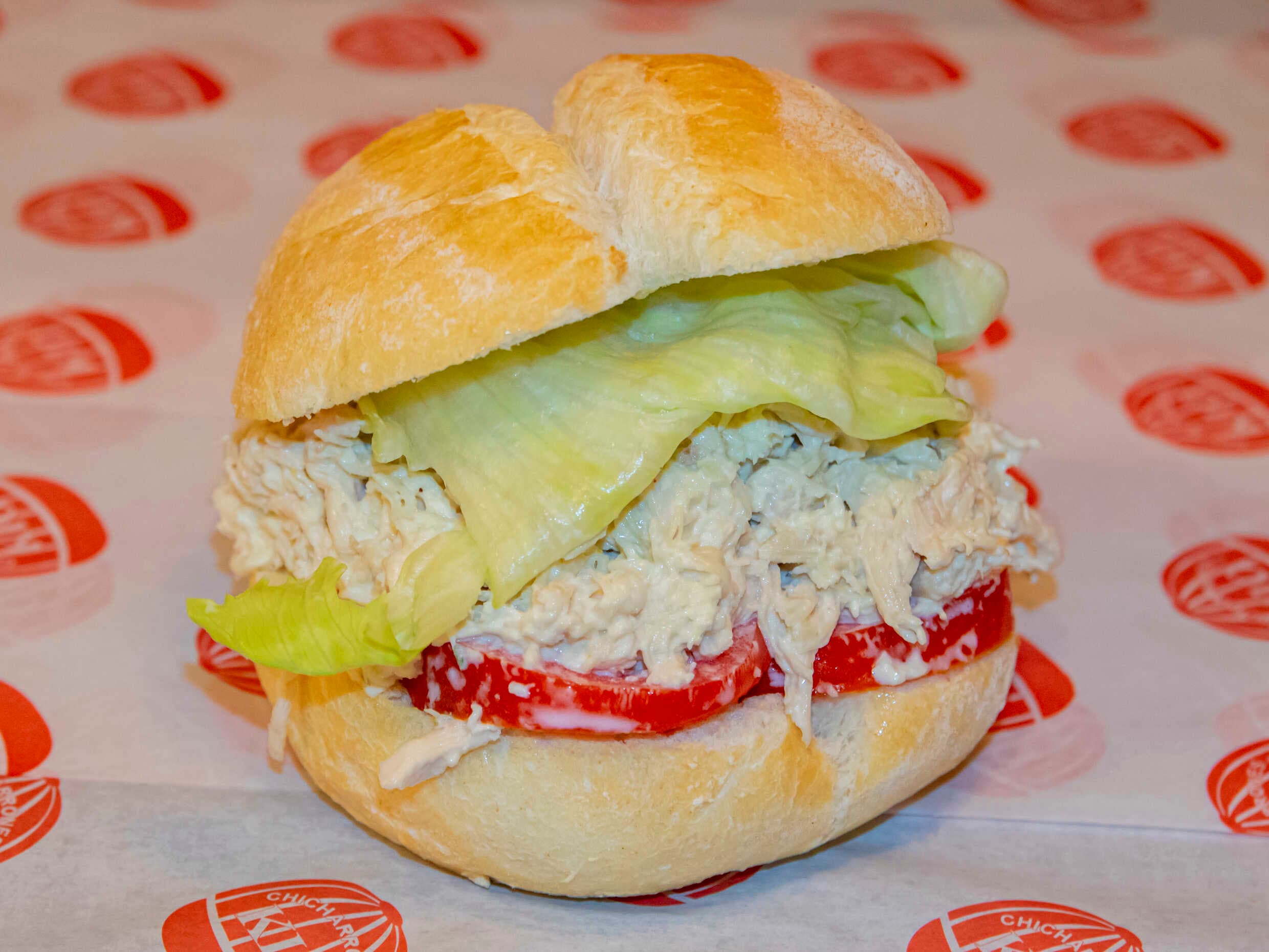 Pan con Pollo Deshilachado