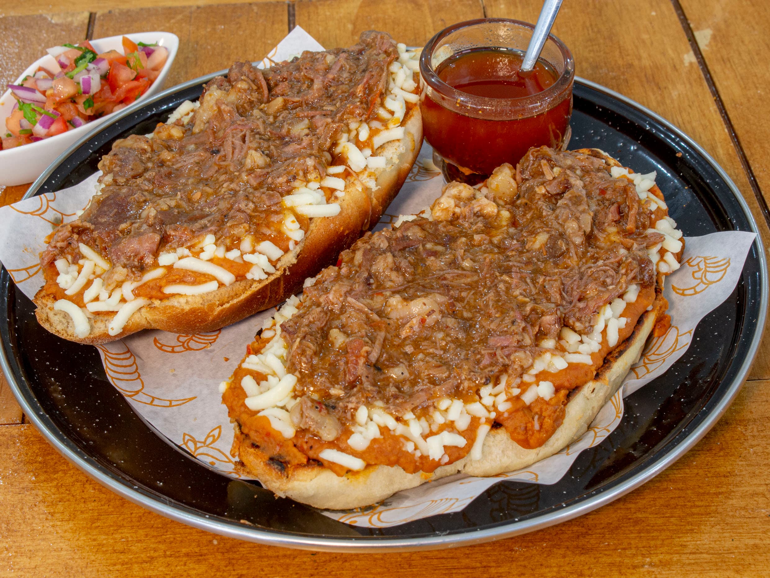 Molletes con Carne