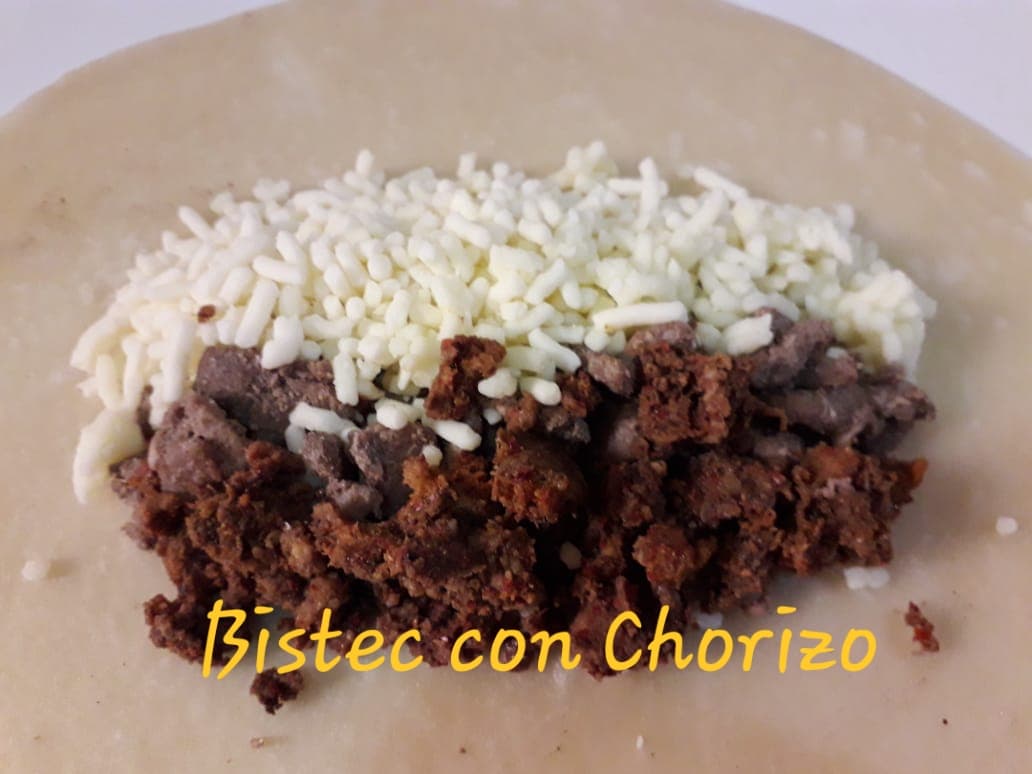 Chimichanga de Bistec con Chorizo