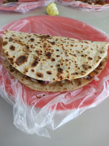 Quesadilla Con Guisado