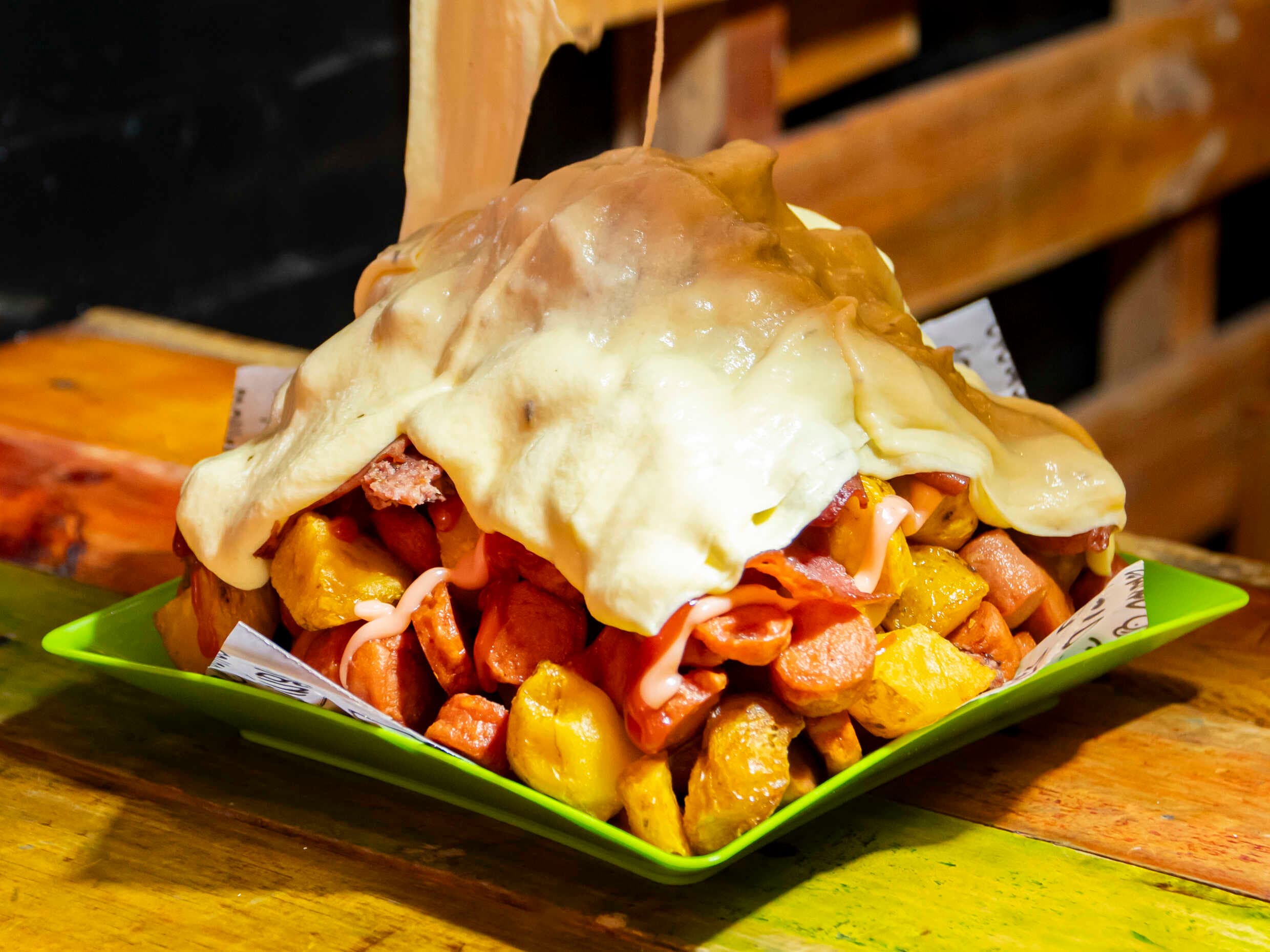 Salchipapa Especial Agrandada (4-5 Pers)