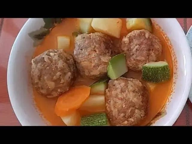 Caldo de Albóndiga
