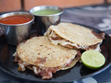 Quesadilla de maíz c/Buche